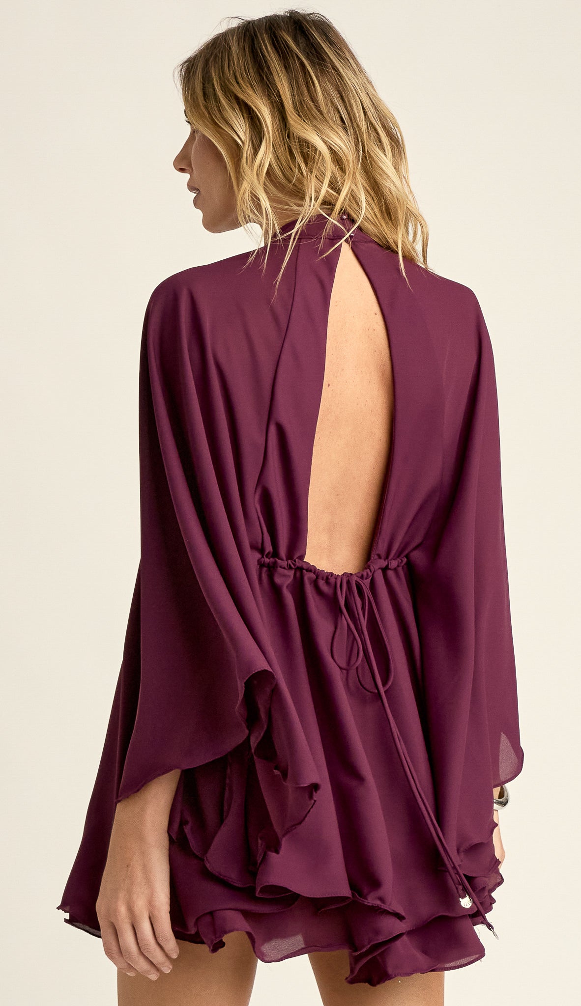 Vestido Curto Crepe Estefani | Laguna