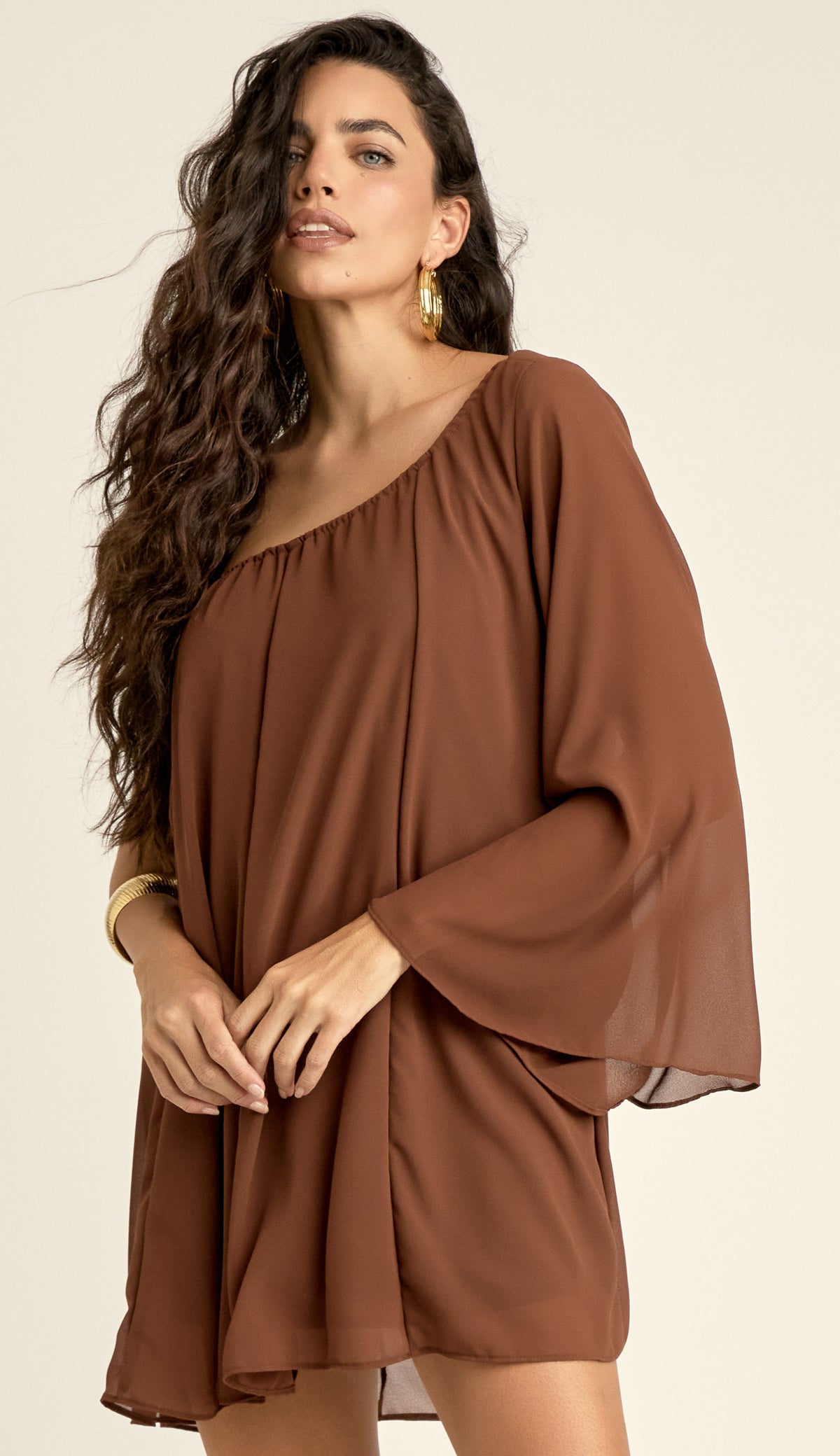 Vestido Curto Crepe Fluido Lolla Café | Laguna