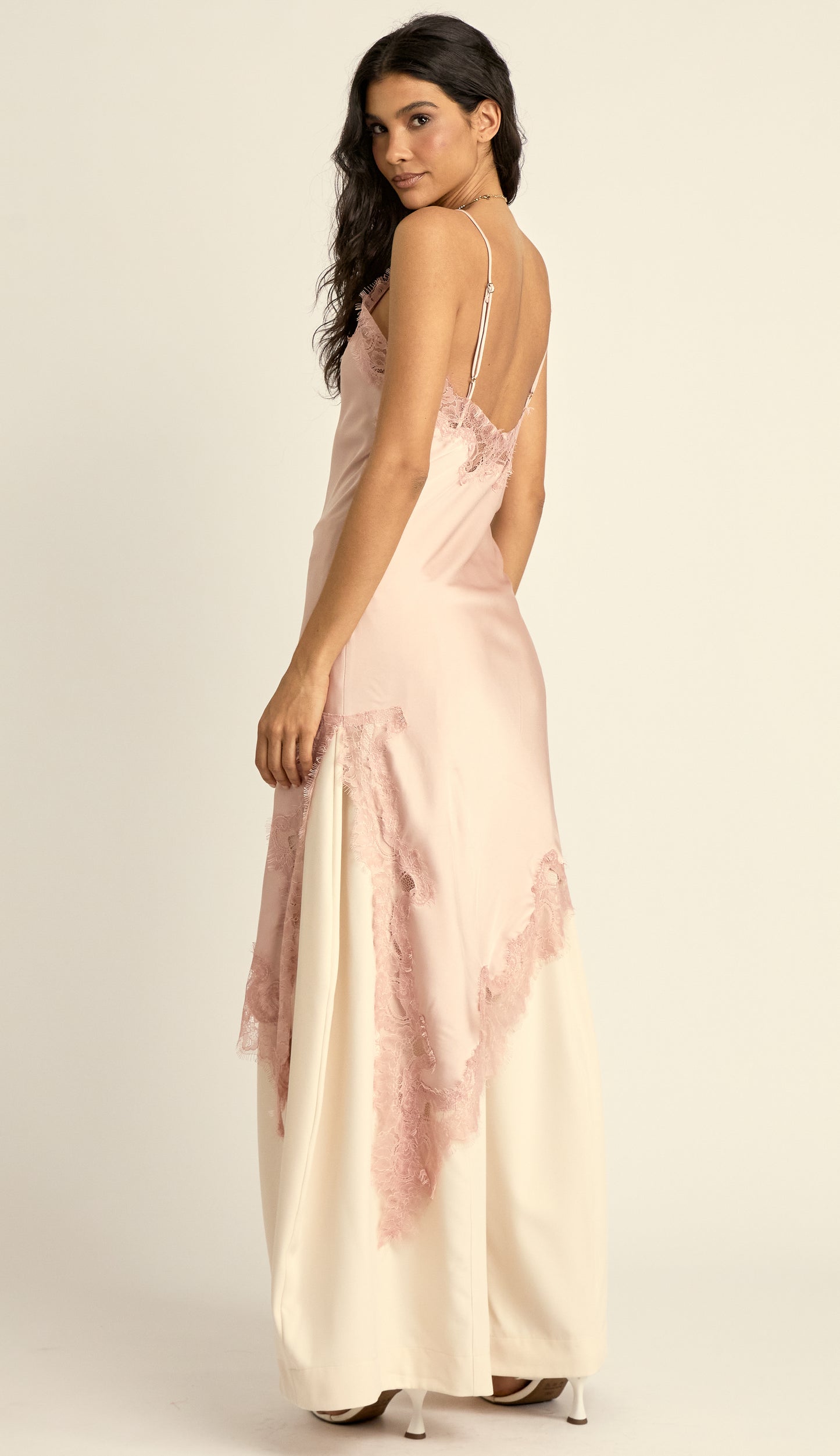 Vestido Assimétrico Slip Dress Acetinado Lua Rosê | Laguna