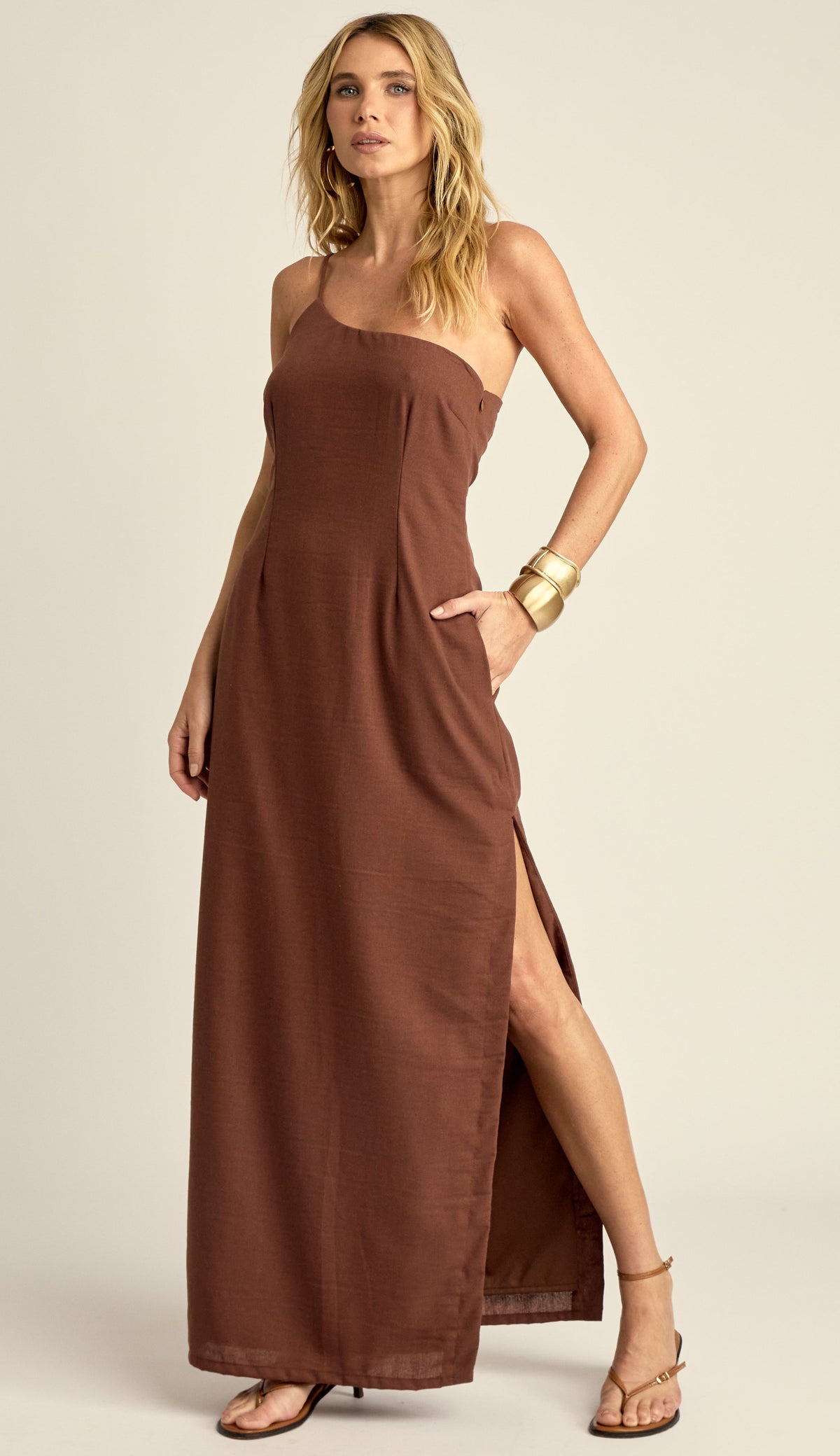 Vestido Longo Ombro Único Linho Leca Café | Laguna
