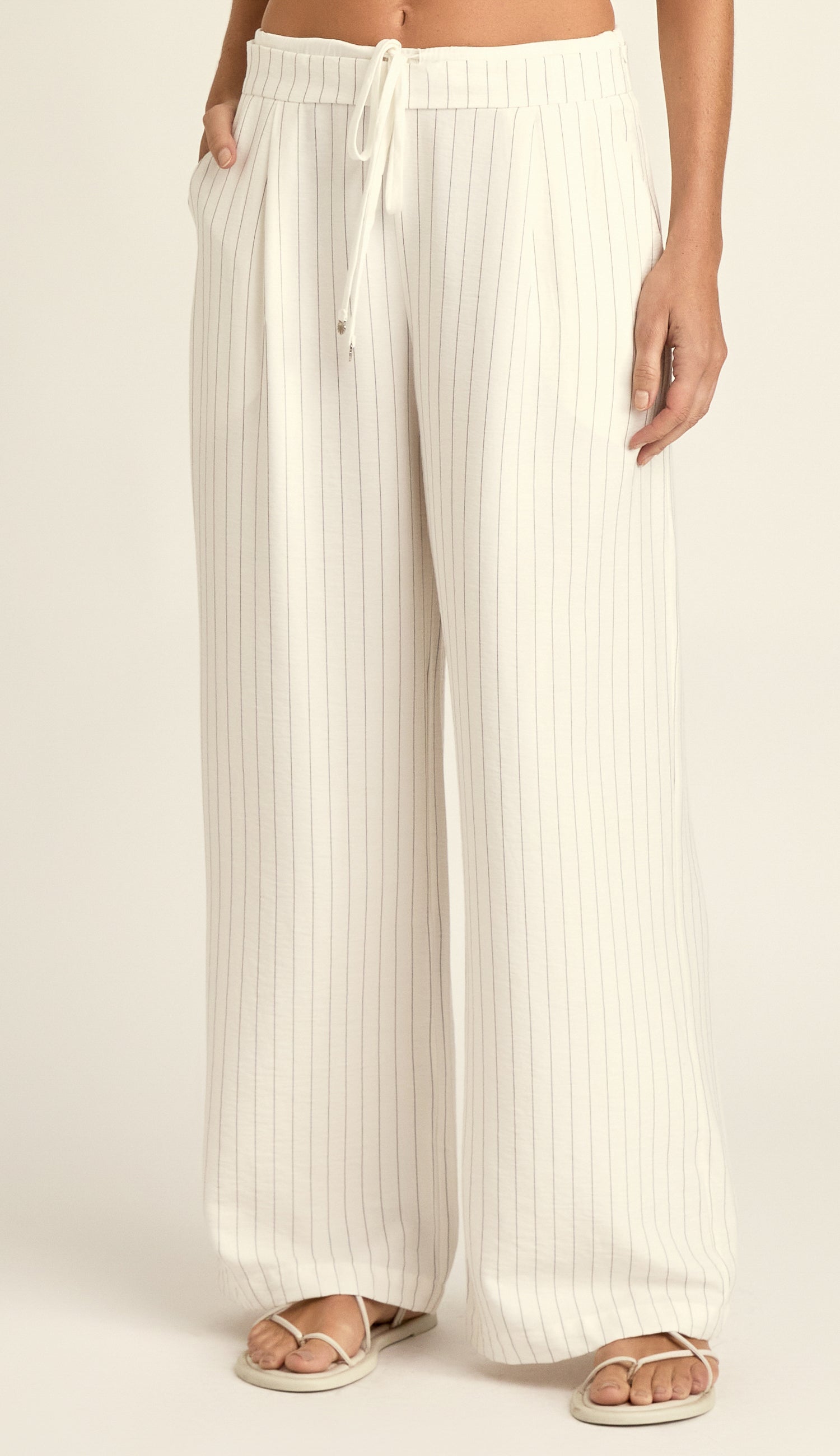 Calça Wide Alfaiataria Risca de Giz Oprah Off White | Laguna