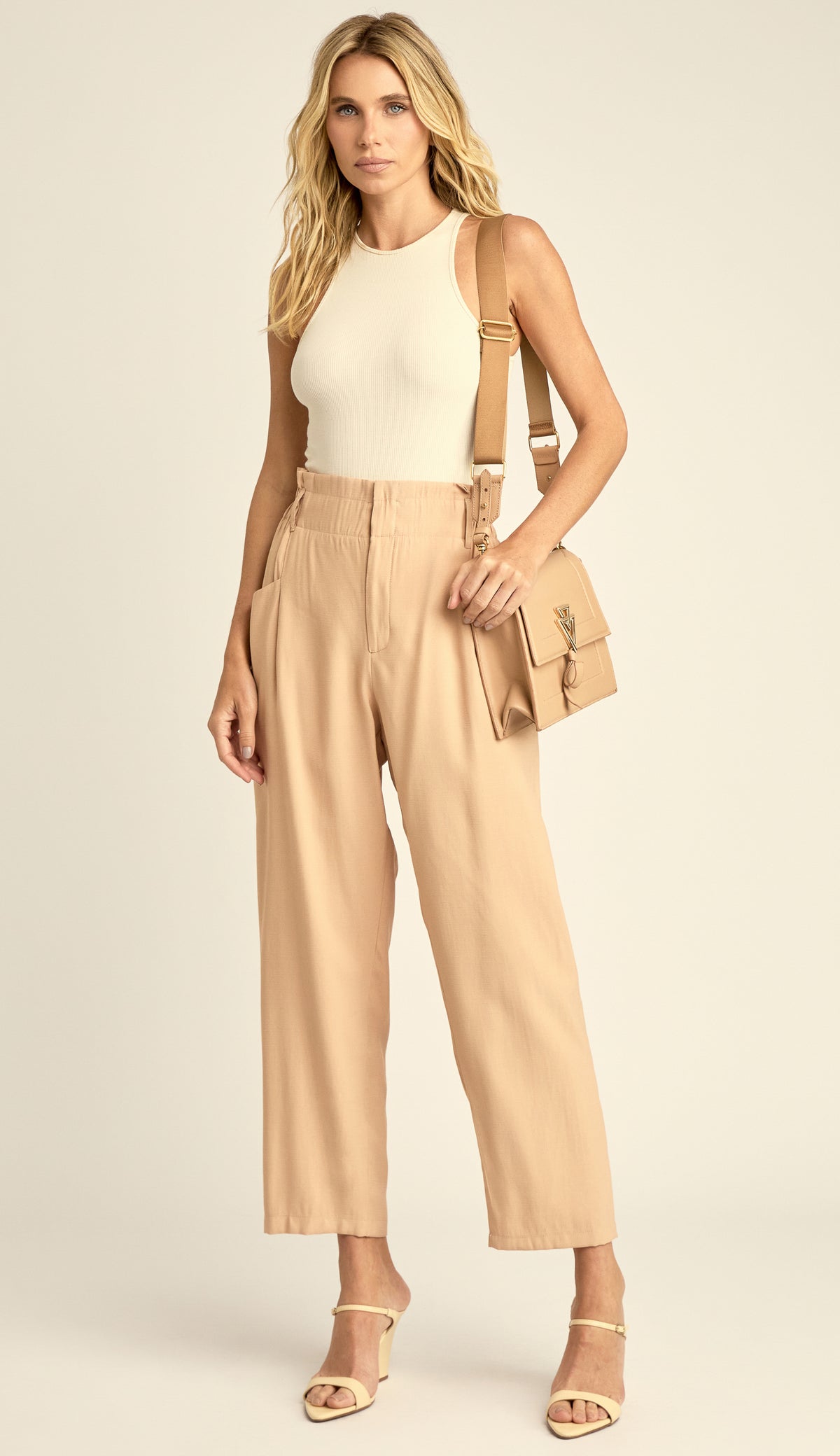 Calça Clochard Alfaiataria Textura Lili Caqui | Laguna