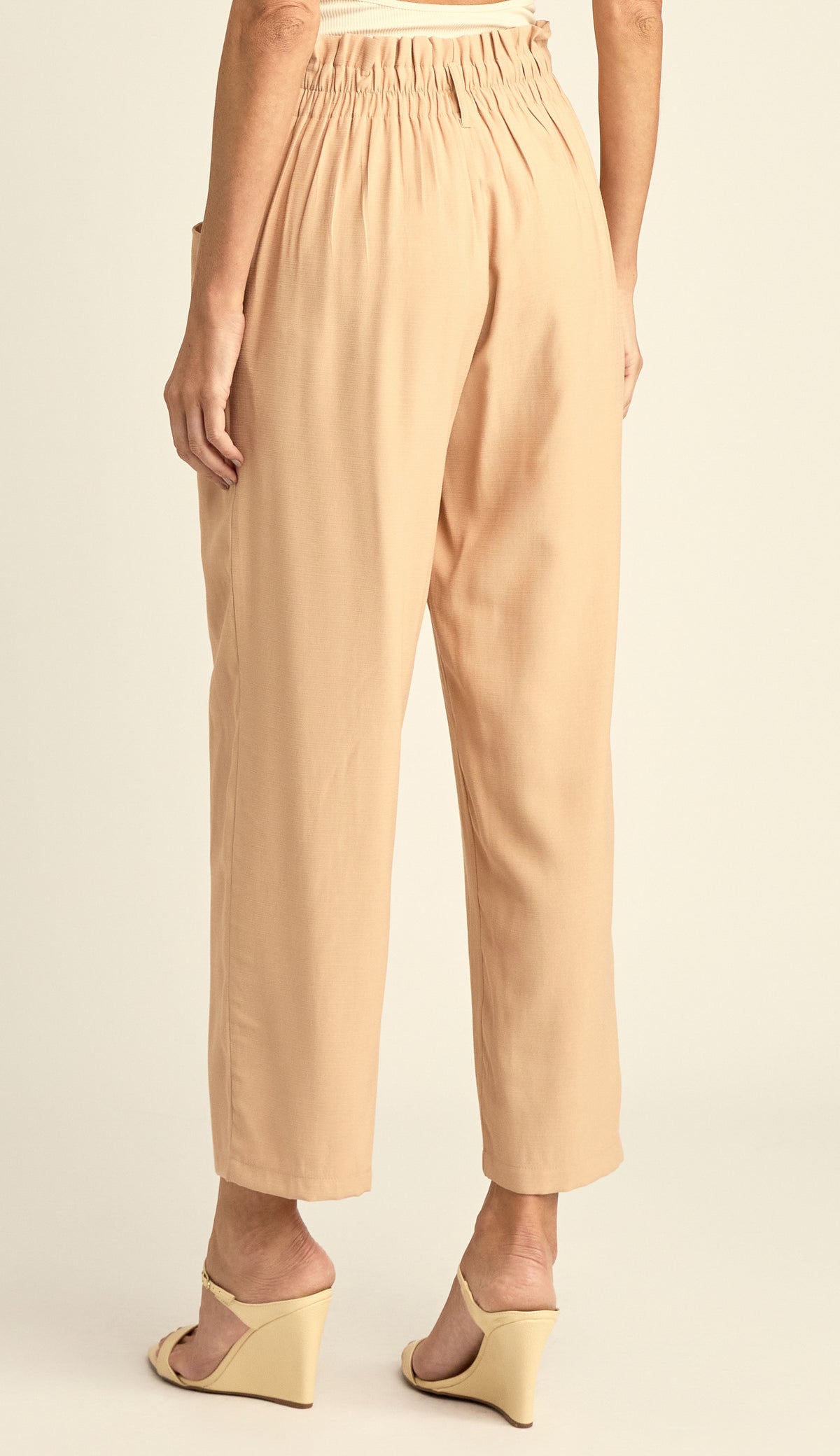 Calça Clochard Alfaiataria Textura Lili Caqui | Laguna
