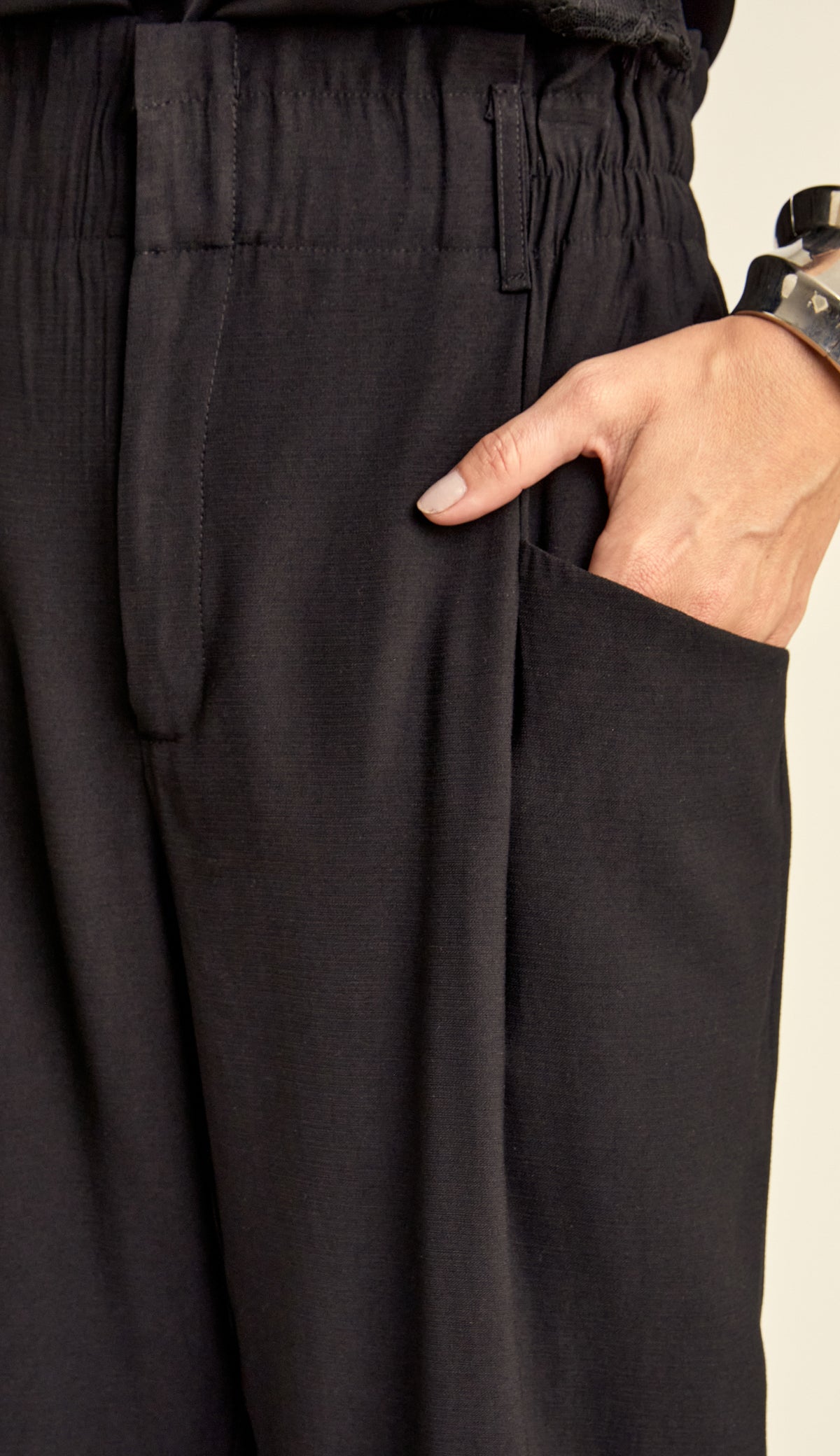 Calça Clochard Alfaiataria Textura Lili Preto | Laguna