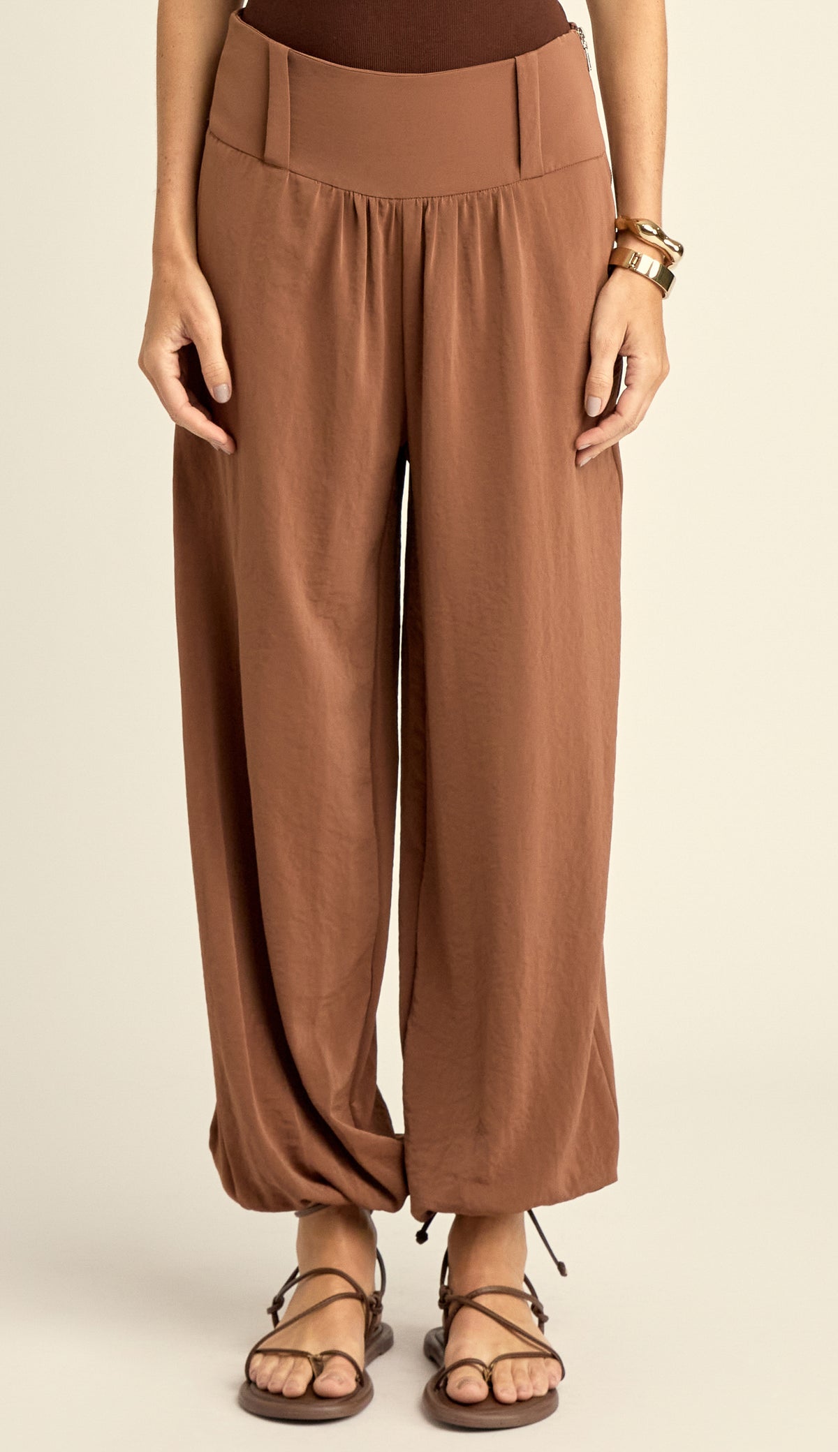 Calça Aladim Alfaiataria Liocel Karine Café | Laguna