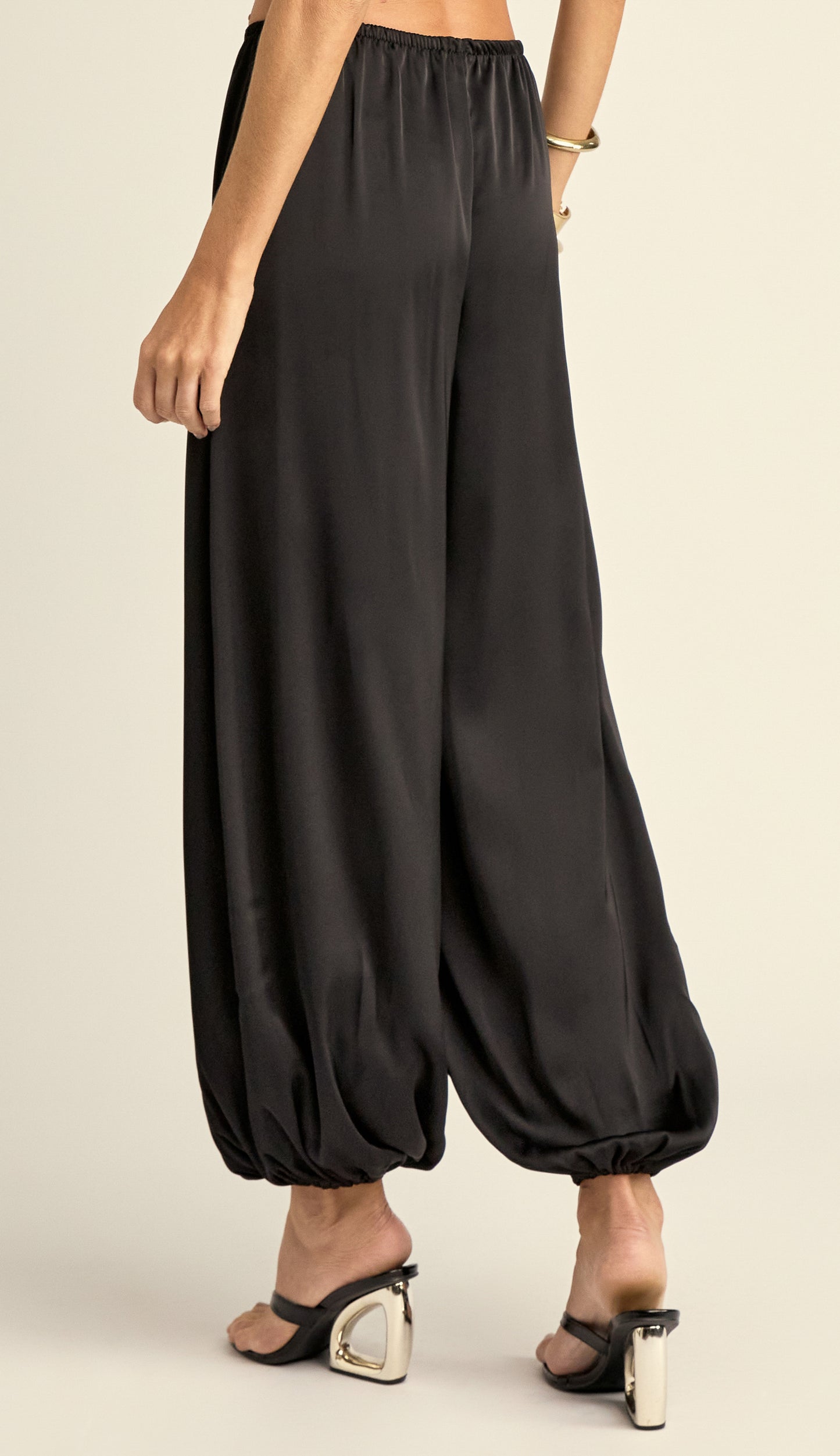 Calça Aladim Cetim Marcela Preto | Laguna
