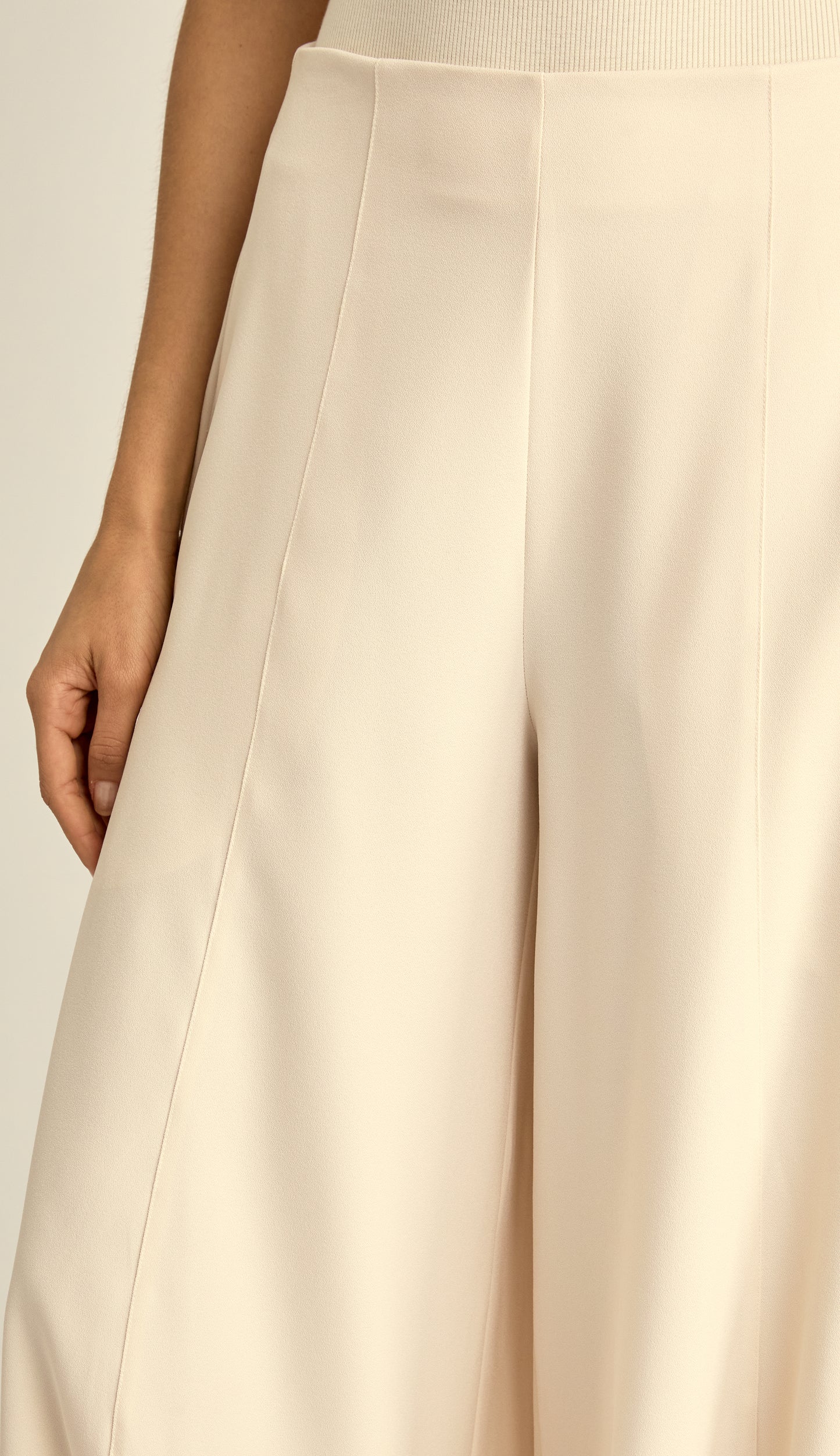 Calça Ballom Crepe Alfaiataria Alexa Chantilly | Laguna