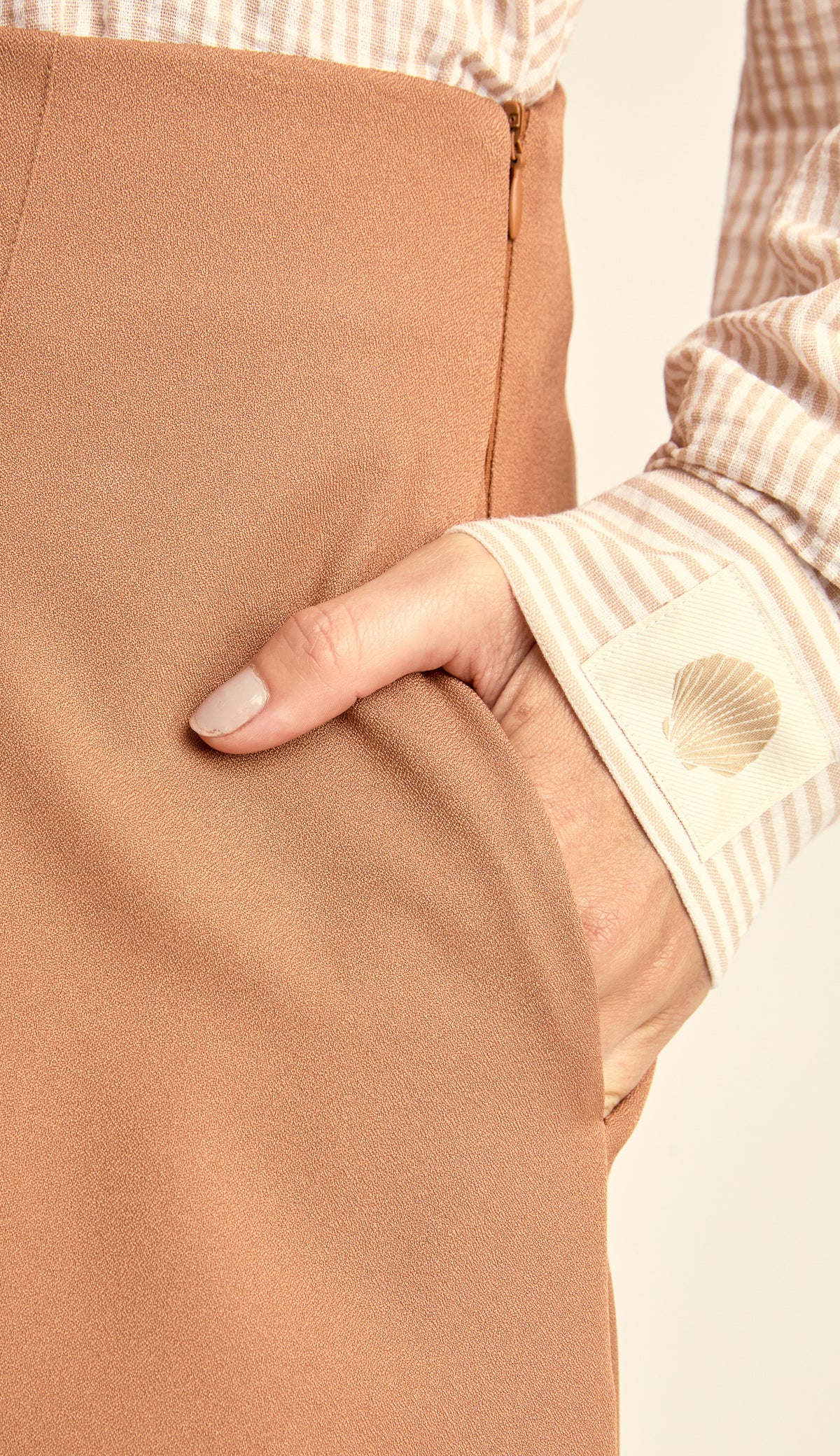 Calça Ballom Crepe Alfaiataria Alexa Mocha | Laguna