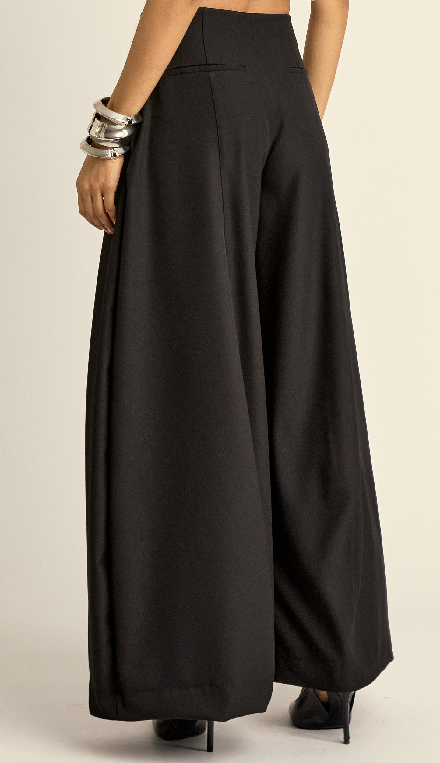 Calça Ballom Crepe Alfaiataria Alexa Preto | Laguna