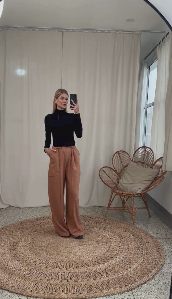 Calça Wide Cargo Alfaiataria Karol | Laguna