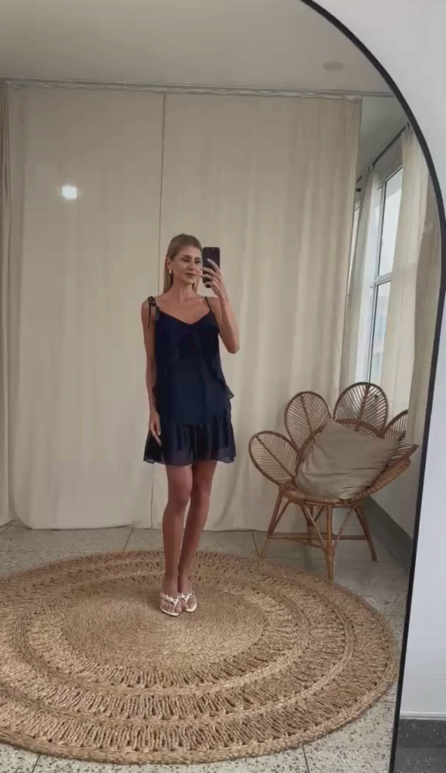 Vestido Curto Crepe Chiffon Lorena | Laguna