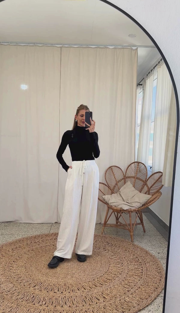 Calça Wide Alfaiataria Risca de Giz Oprah | Laguna